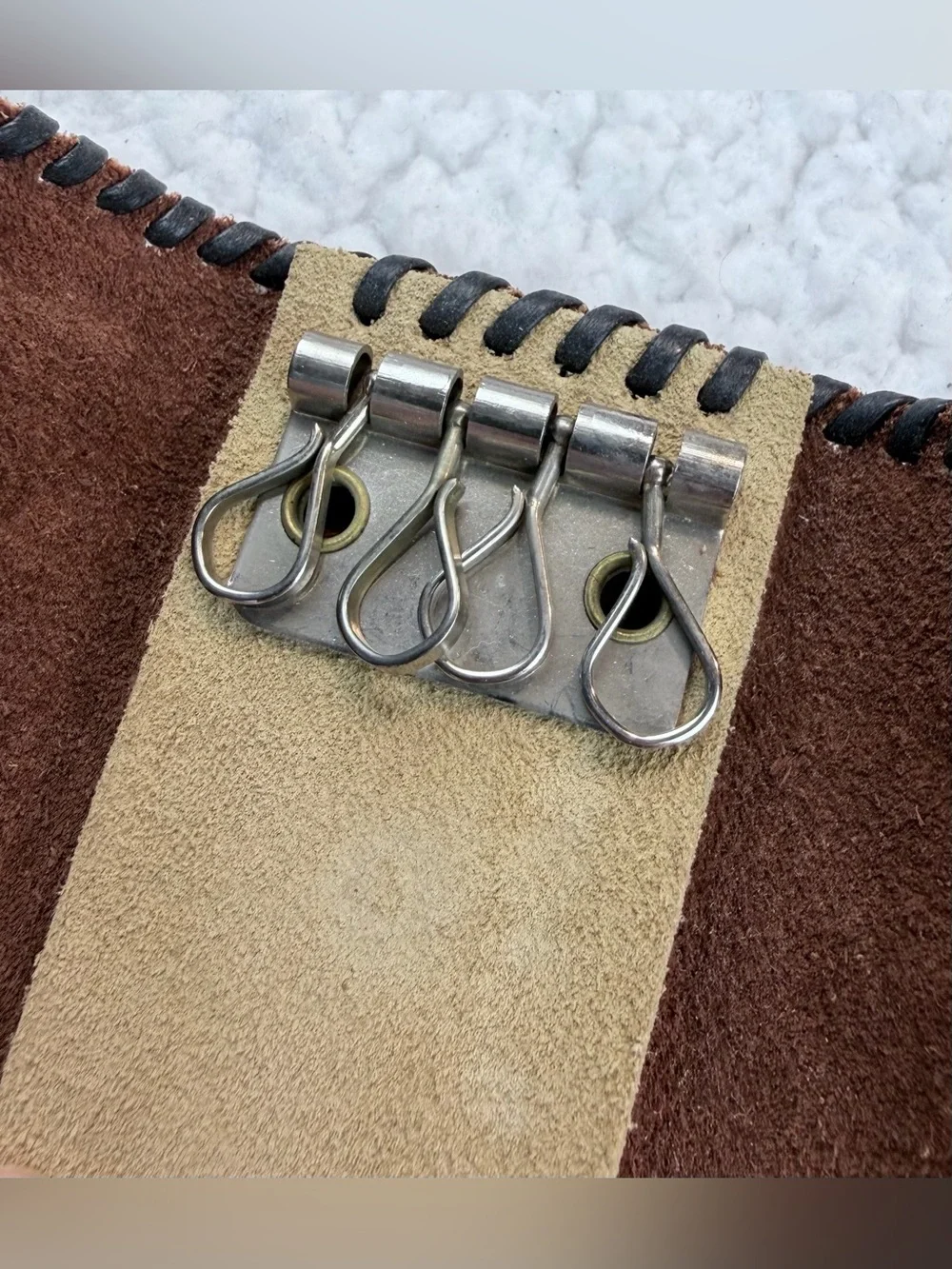 (VTG) Brown/Black Whipstitch Small Leather Key Case w/ Four Hooks